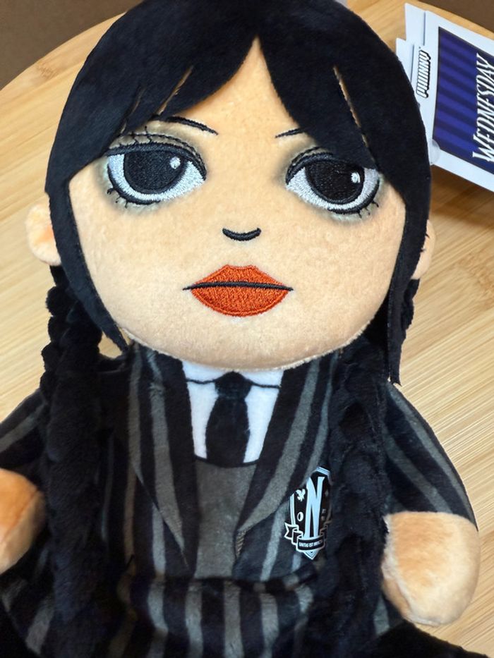 Peluche Mercredi Addams – Kidrobot Officielle - photo numéro 2