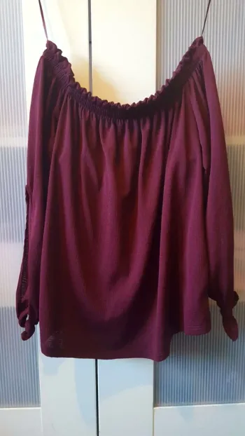 Haut Bershka épaules dénudées