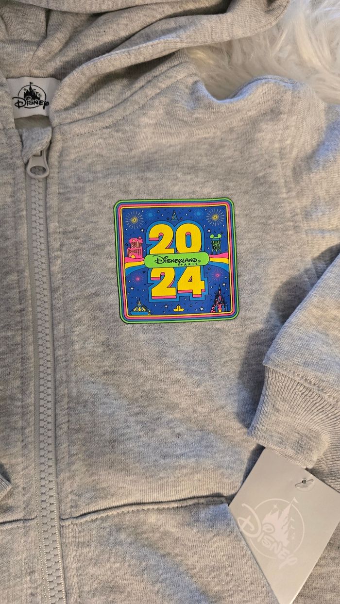 (NEUF non porté)🏷😍🤩🥰 sublime sweat molleton zippé unisex disneylandparis 4ans 🤩😍🥰 - photo numéro 3