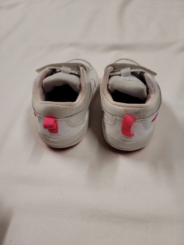 Basket Nike taille 22 - photo numéro 3