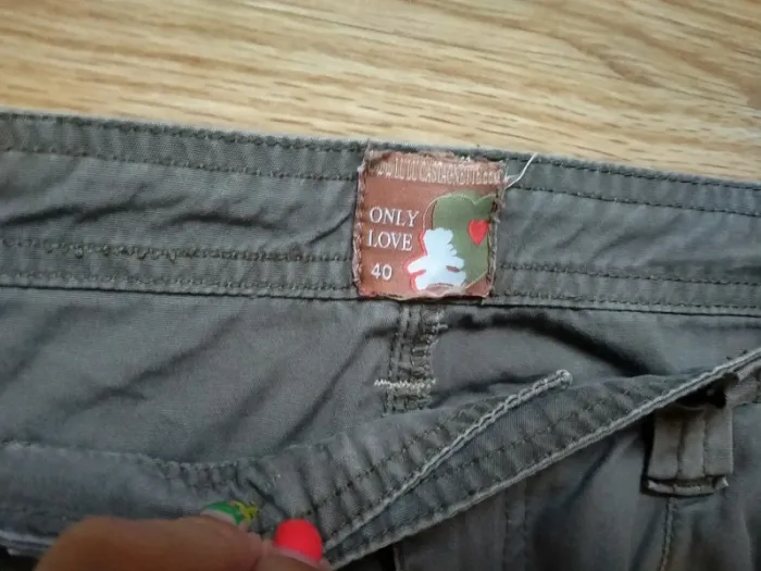 Pantalon gris. Femme. Lulu castagnette 
Taille 40 - photo numéro 6