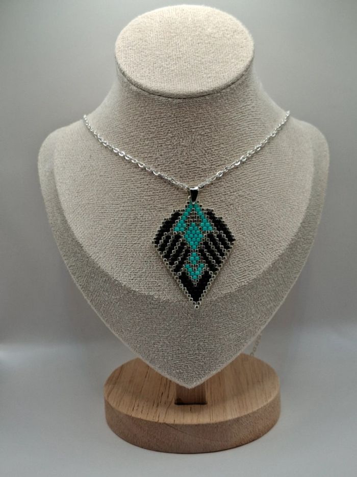 Collier brick stitch