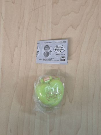 Gashapon charm Polly Pocket série 2: Pony Club Compact