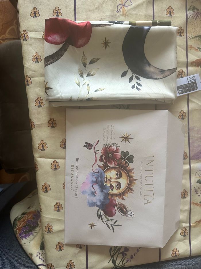 Foulard édition limitée intuitia