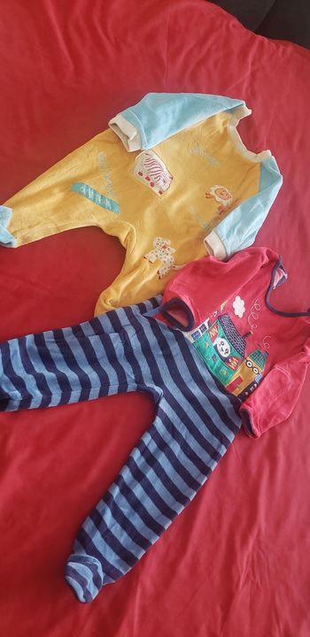 Lot pyjamas T 12 mois