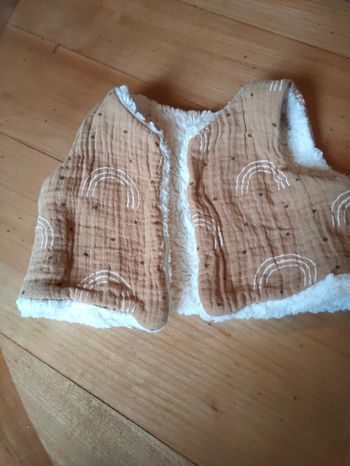 Gilet jamais porté  taille naissance / 1 mois