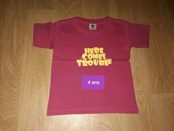 🌺 Tee Shirt Here Comes Trouble en 4 ans 🌺