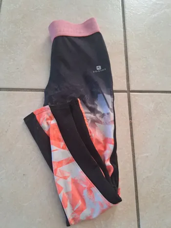 Legging de sport noir/orange 8 ans 👧 Domyos en TBE
