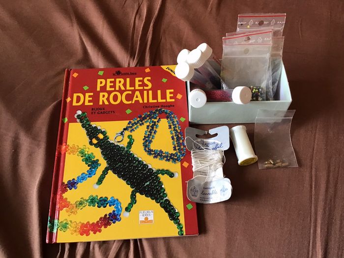 Lot livre + perles
