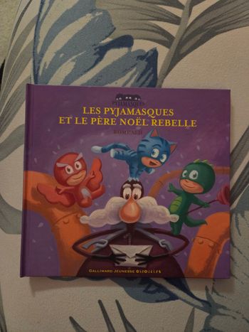 Livre les pyjamasques et le père noel rebelle