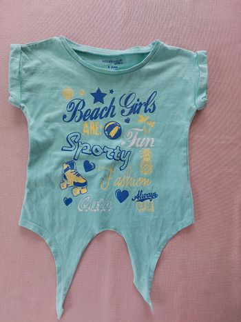 T-shirt vert qui se noue