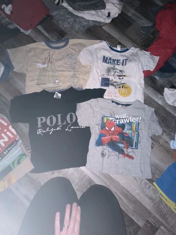 4 tee-shirts manches courtes  3 ans