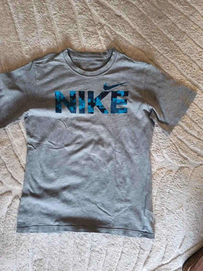 T-shirt Nike