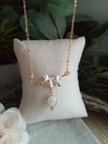 Collier chat endormi et pierre de lune sertie