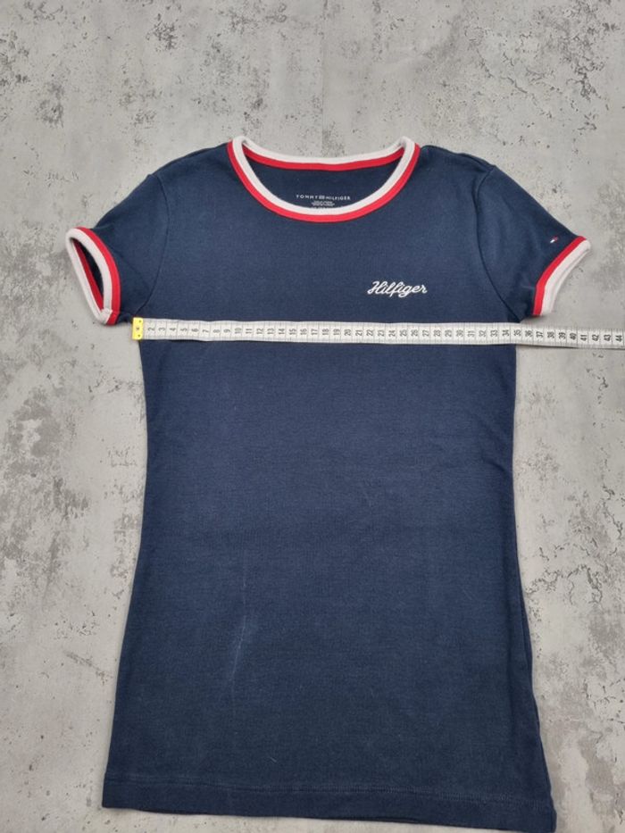 T-shirt Tommy Hilfiger col rond liseré bleu marine – Taille XS Femme (mesures en photos - photo numéro 8