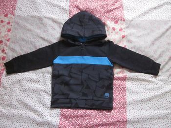 Sweat à capuche noir et gris foncé 36 mois