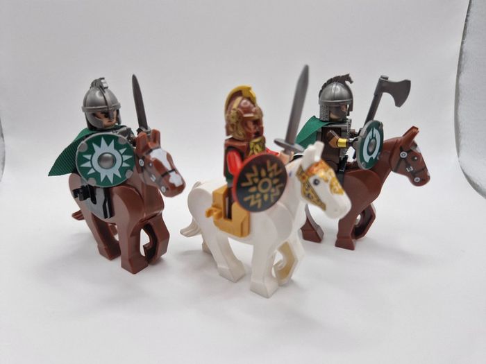 Figurines type lego 3 cavaliers du rohan dont le roi Théoden seigneur des anneaux / hobbit - photo numéro 3