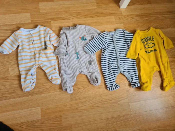 Lot pyjamas 1 mois