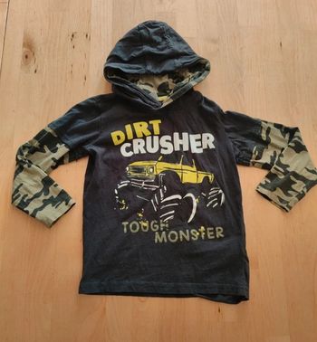 Tee shirt a capuche manches longue