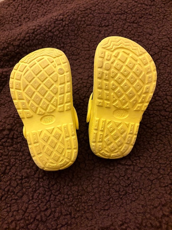 Sabots jaunes motif minions - Taille 24/25 - photo numéro 3