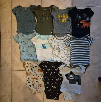 Lot bodies 6-9 mois