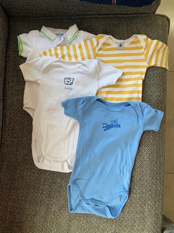 Lot de 4 body, 18 mois en très bon état