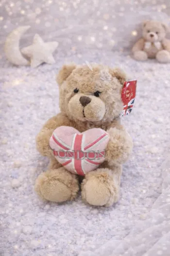 Peluche ours London avec cœur 20 cm