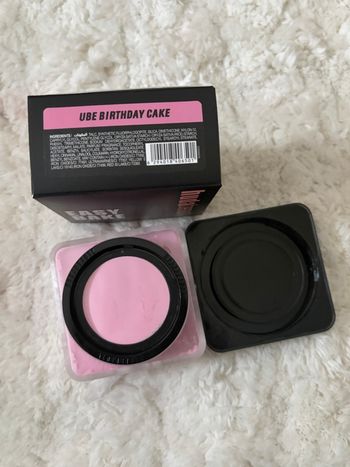 Poudre Huda Beauty neuf jamais utilisé 
