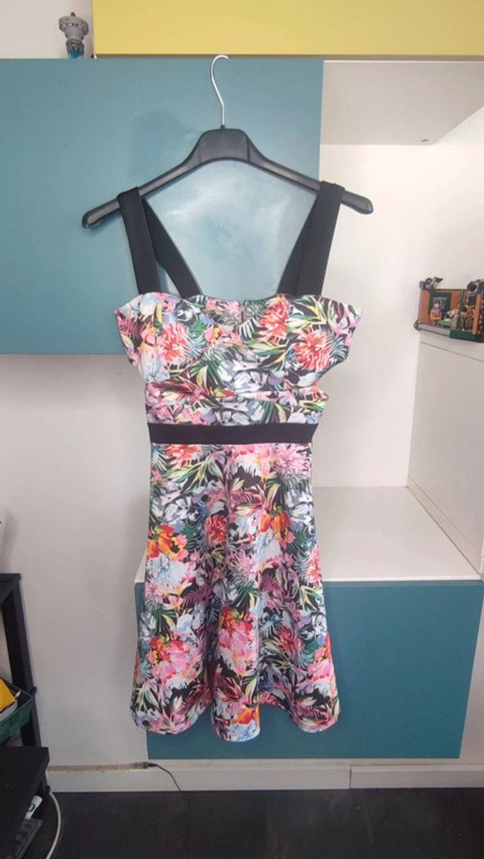 Robe à motifs fleuris, Taille S/M (estimée)