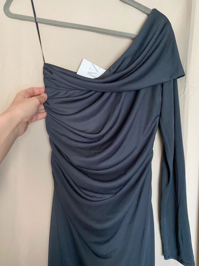 Superbe belle robe drapée asymétrique Zara neuve avec étiquette taille M - photo numéro 5