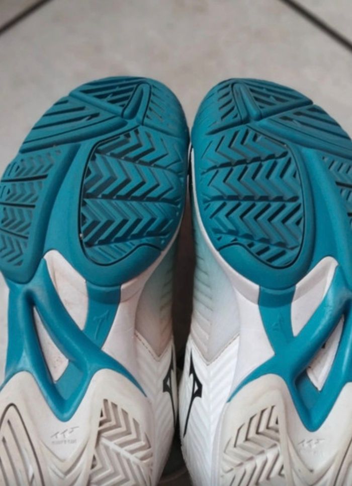 Baskets Mizuno taille 40 - photo numéro 3