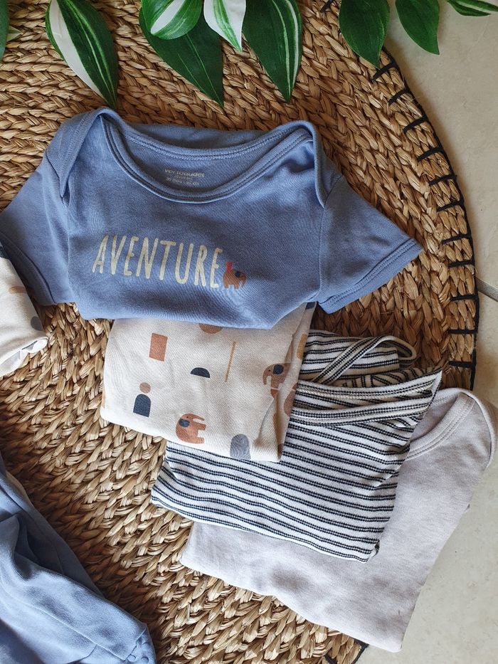Lot 2 pyjamas et 4 bodies taille 36 mois Vertbaudet - photo numéro 2