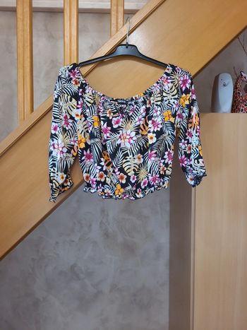 Haut fleuri épaules dénudées manches 3/4 Liberto