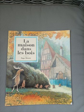 Livre "la maison dans les bois"