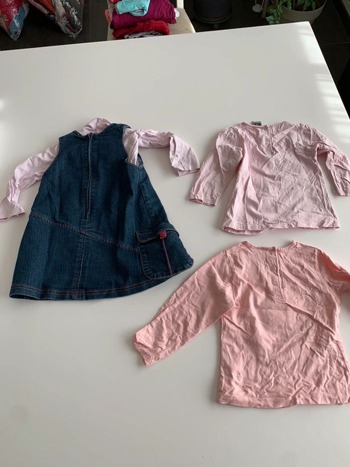 Lot robe et t-shirt - photo numéro 2