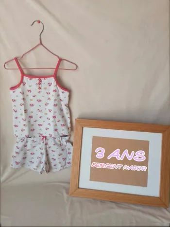 Jolie pyjama 2 pièces (ou tenue de jour) fleuri Sergent Major fille 3 ans