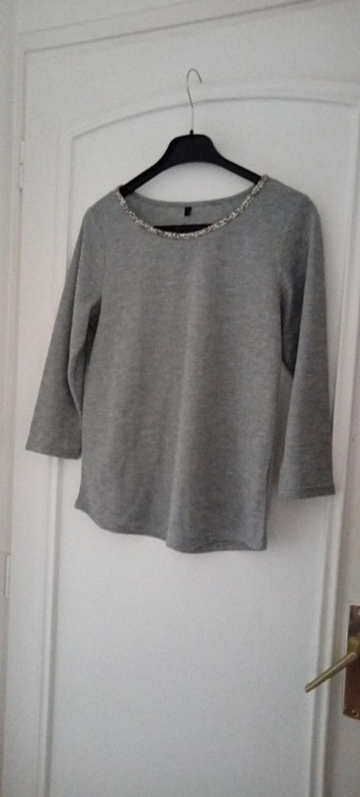 Pull de fêtes fin fil métallique argenté col strass gris femme Taille 1 - photo numéro 4