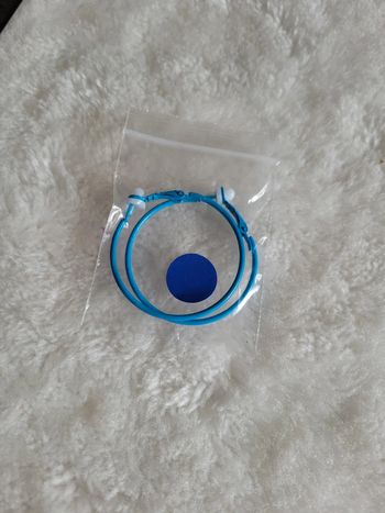 Clips d oreilles creoles bleu ciel 4cm