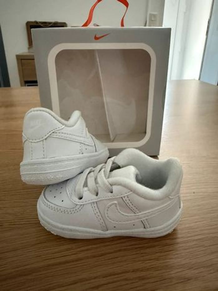 Nike Force 1 blanche taille 17