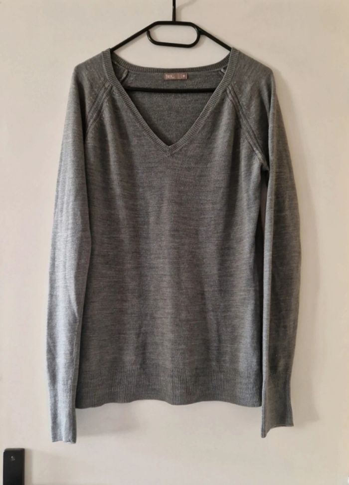 Pull gris col V TEX – Taille M/L