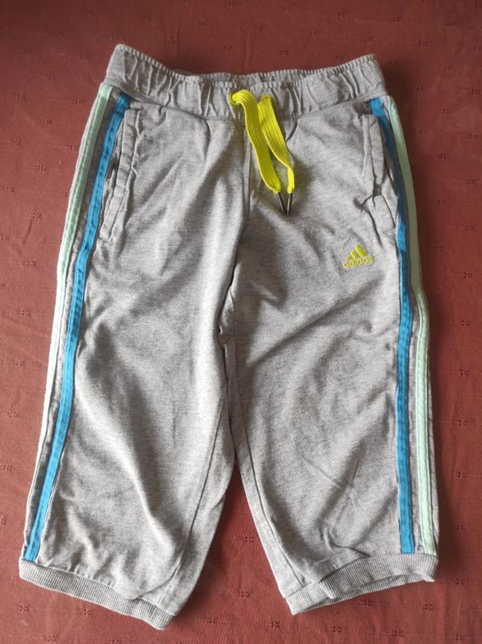 Pantacourt Adidas fille 7/8 ans