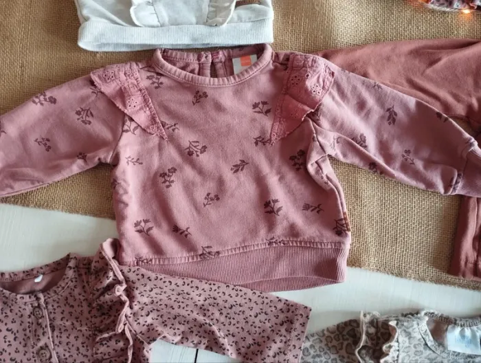 Lot tenues et robes, bébé fille hiver, taille 3 mois - photo numéro 2