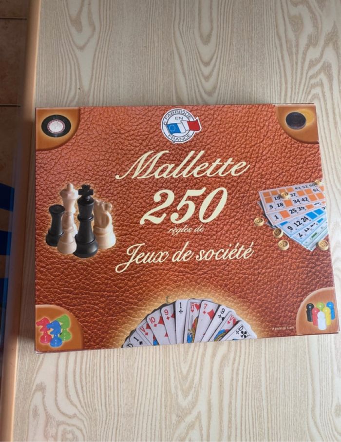 Mallette 250 jeux de société