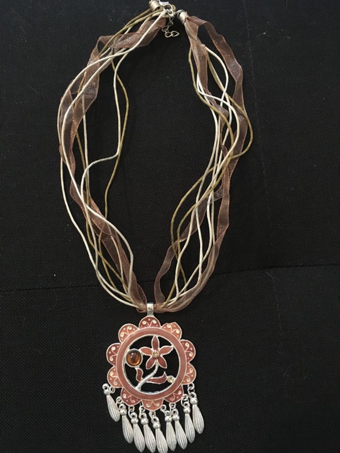 Collier marron neuf