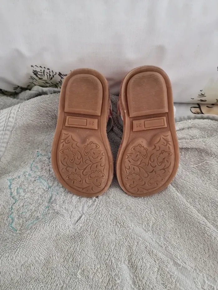 Chaussures fille taille 21 - photo numéro 4