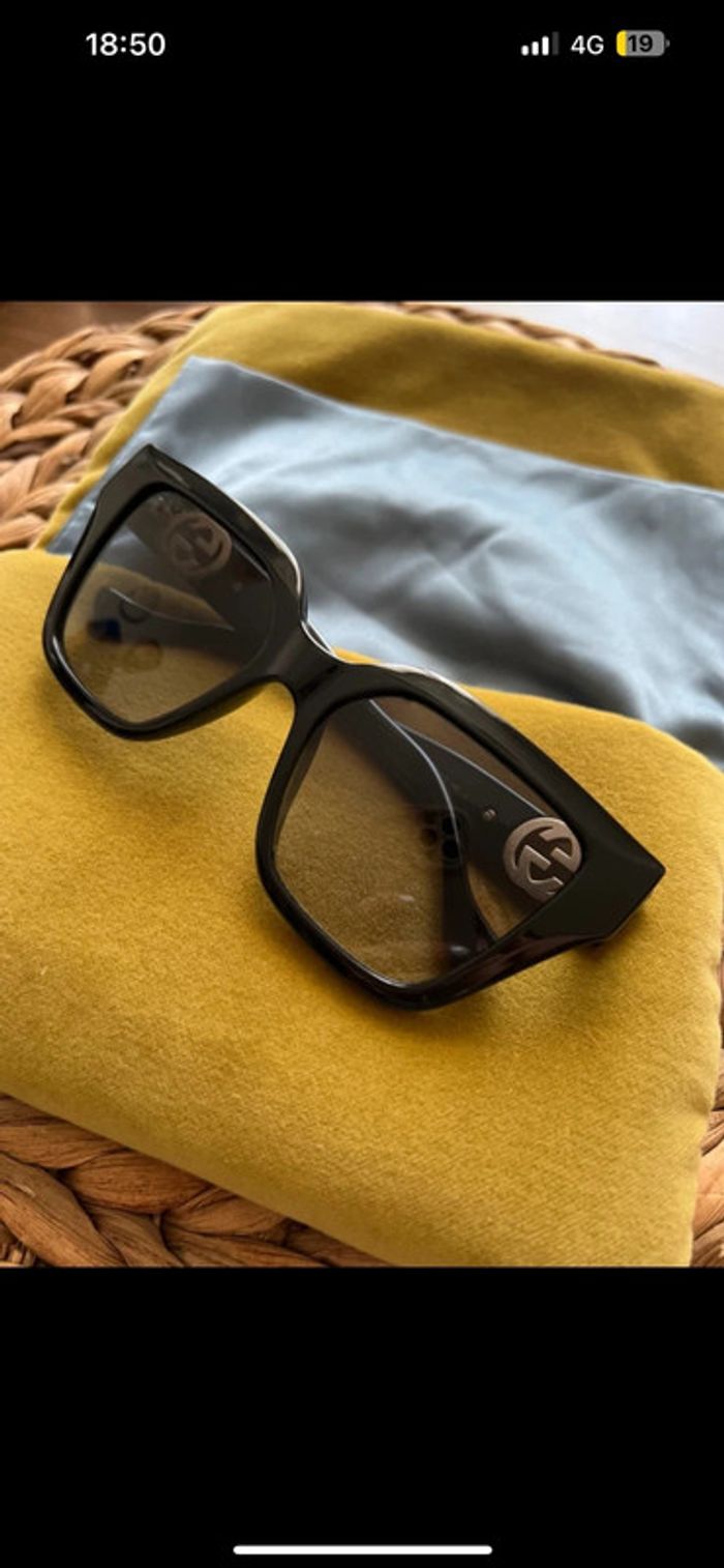 Lunettes de soleil Gucci noires - Logo doré - photo numéro 3