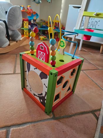 Cube en bois multi activités