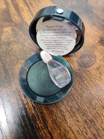 Fard à paupières bourjois.