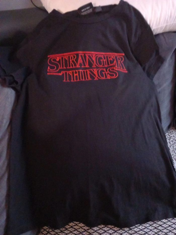 T-shirt taille s stranger things Netflix primark - photo numéro 1
