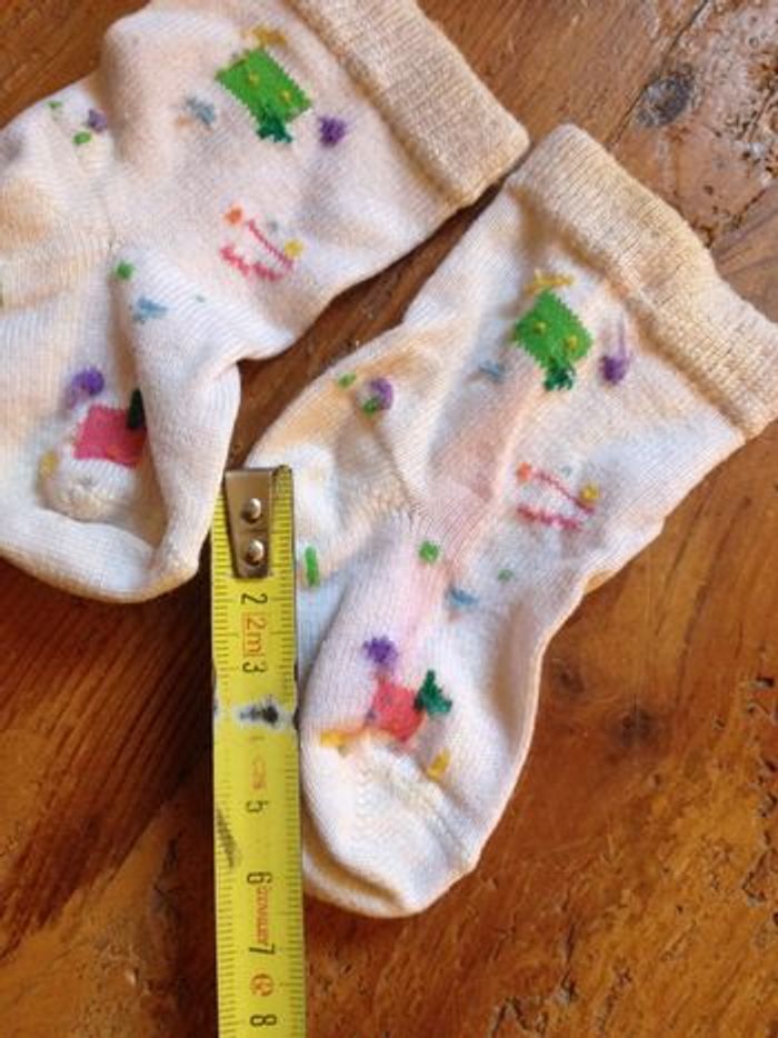 Une paire de chaussettes imprimés pour bébé - photo numéro 5
